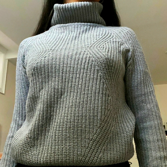 Gray knit turtleneck sweater - Picture 1 of 2
